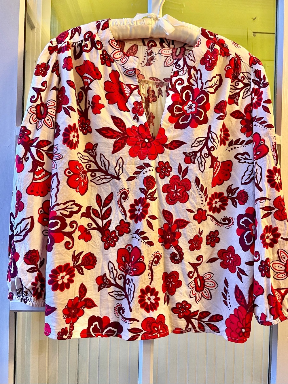 LOFT Red Floral V-Neck Blouse Peasant Blouse Boho Hippie with Puff Sleeves